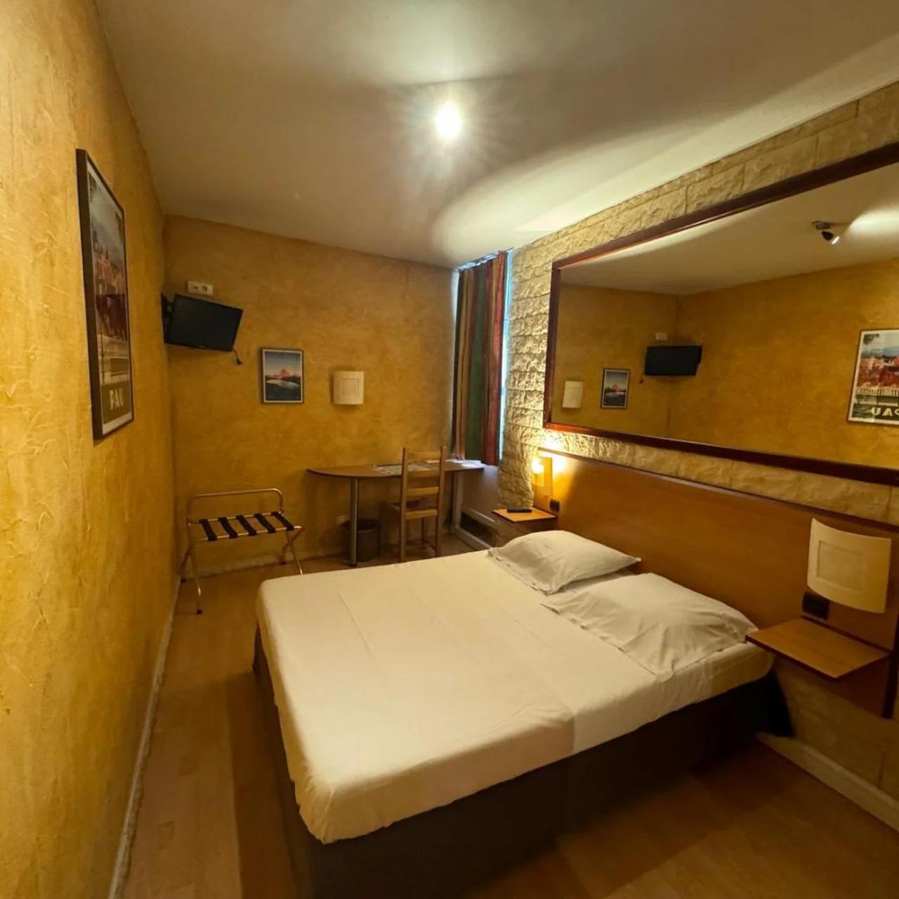 Hôtel Bosquet Pau Centre - Self Check In Budget Hotel foto