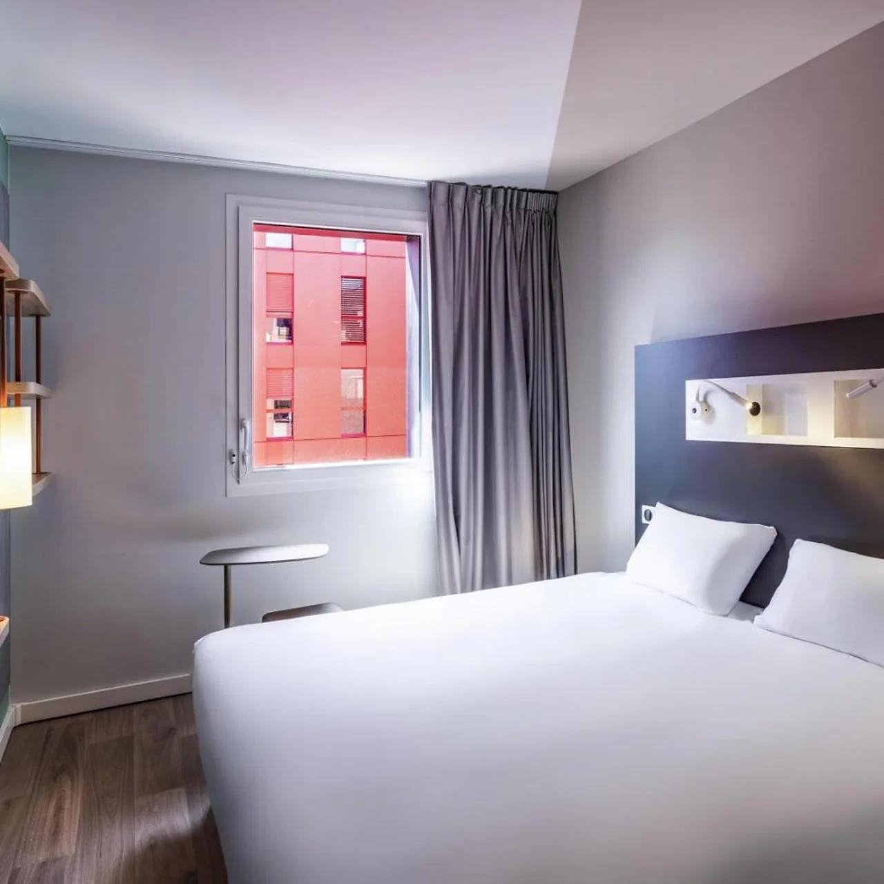 ibis budget Saint-Étienne Centre Gare Châteaucreux photo
