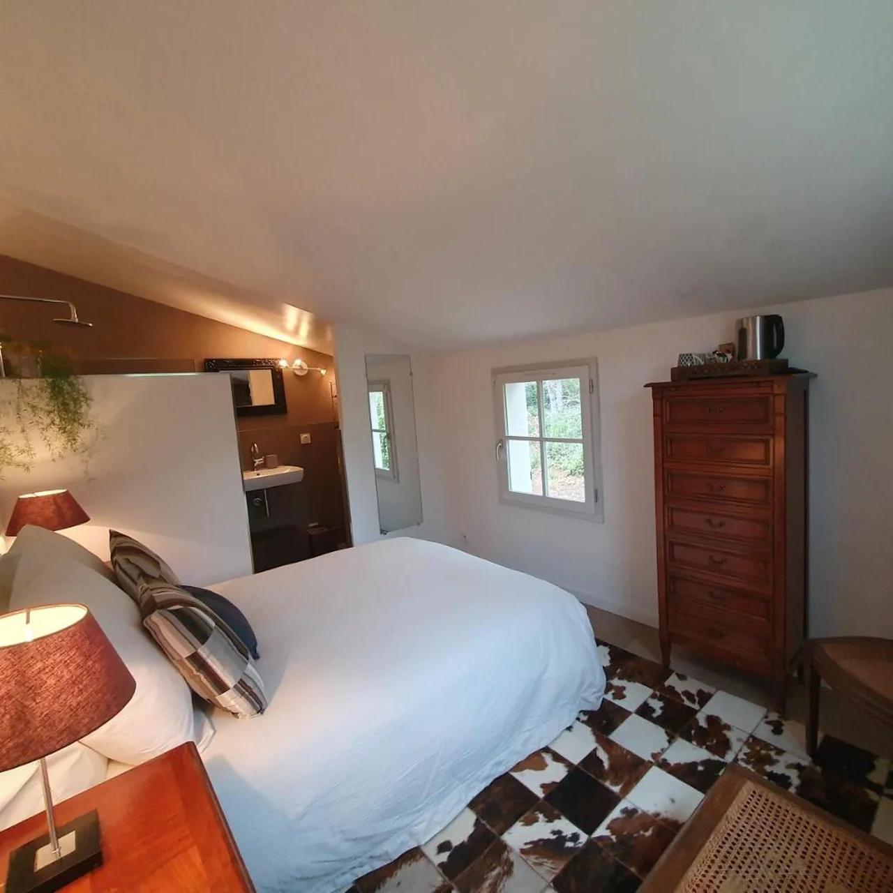 Lou Pantai, Bed and breakfast, small double Bedroom photo