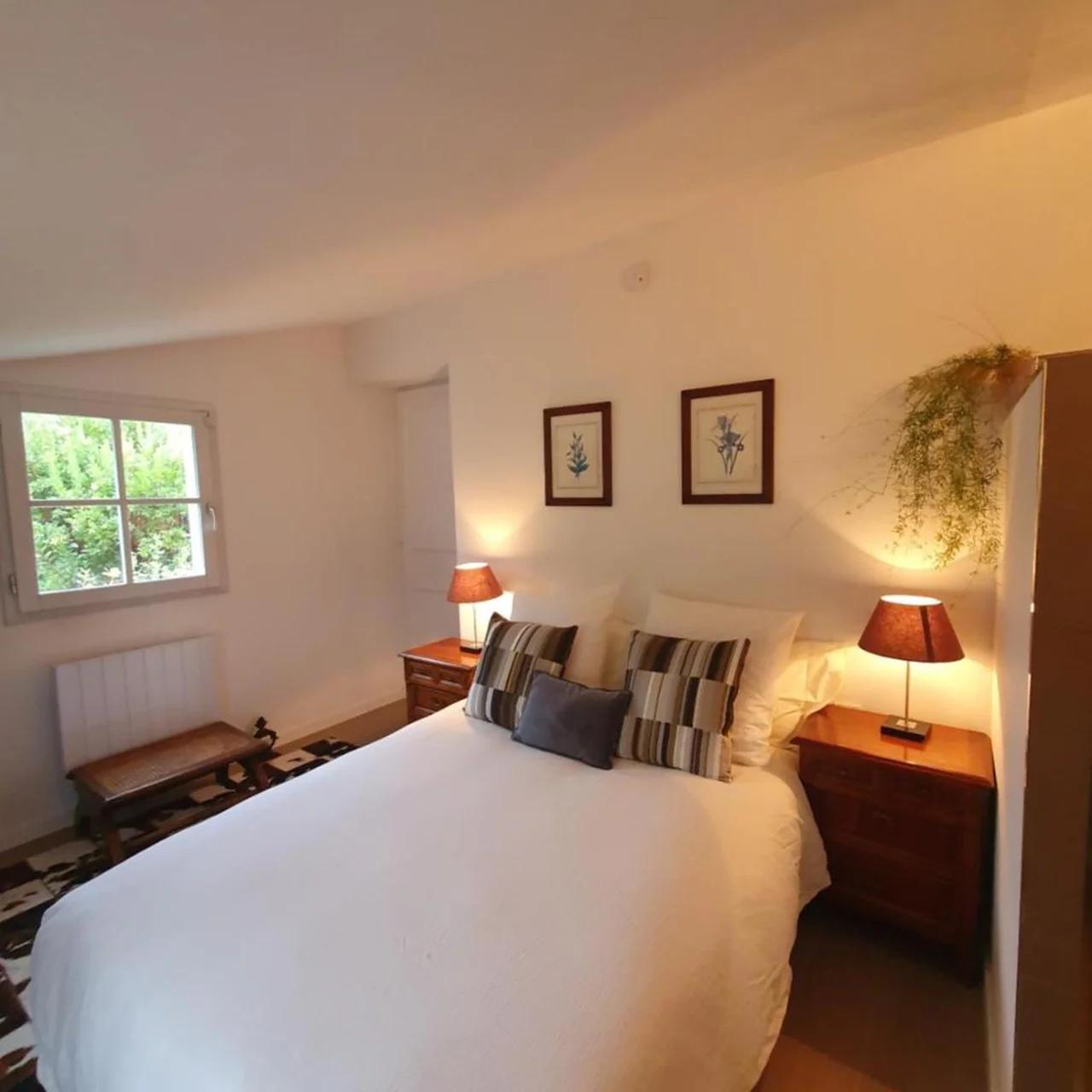Lou Pantai, Bed and breakfast, small double Bedroom photo