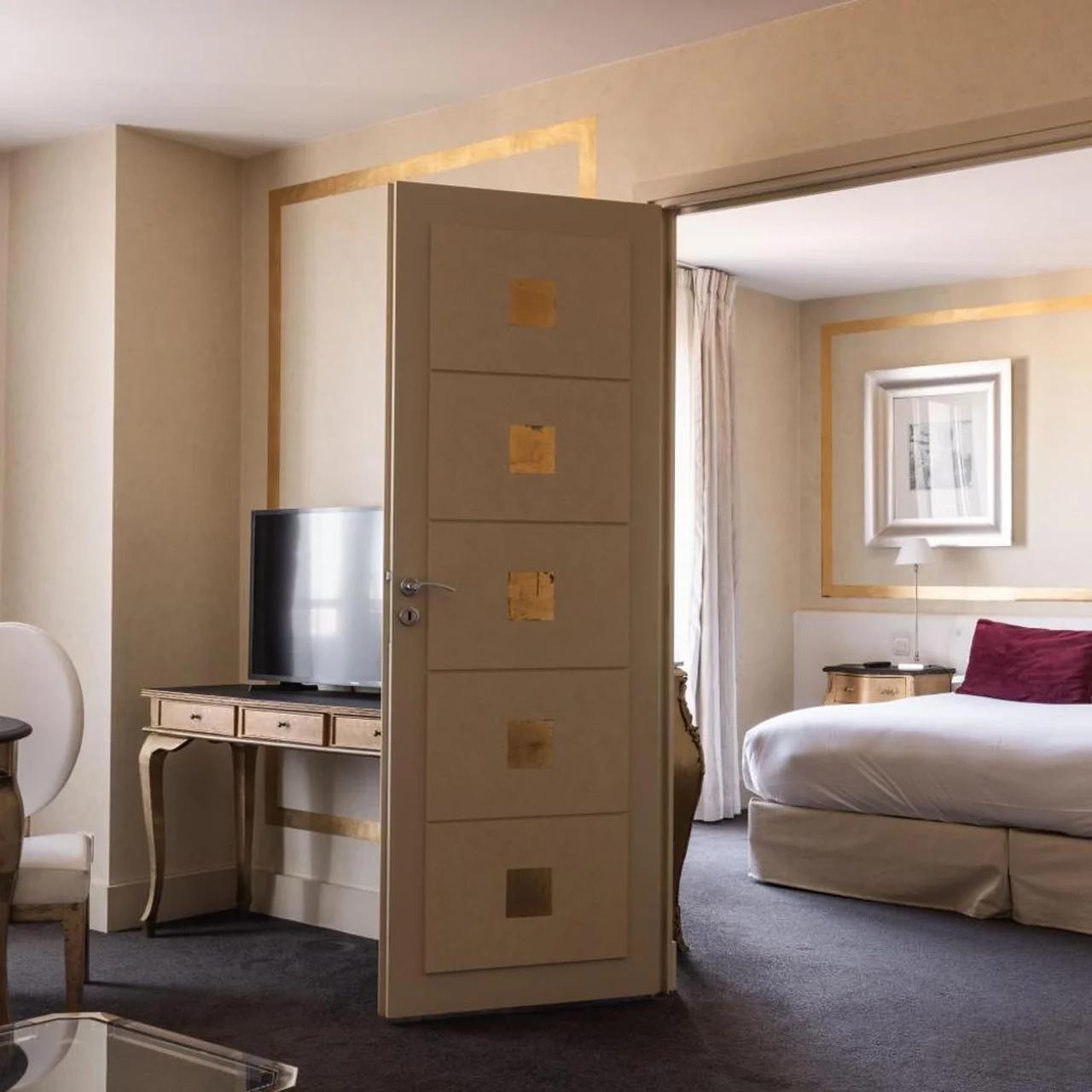 Hotel Renoir photo