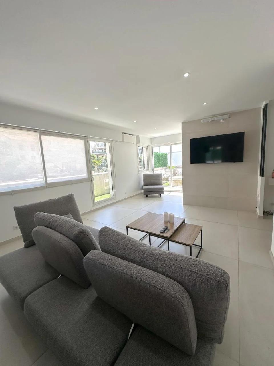 Spacious, quiet apartment photo