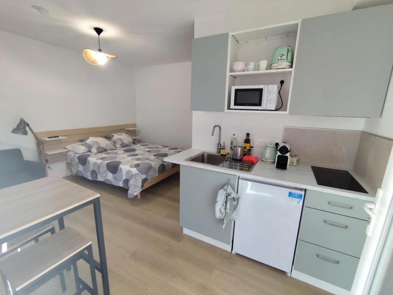 Studio with garden and pool, easy Nîmes access foto