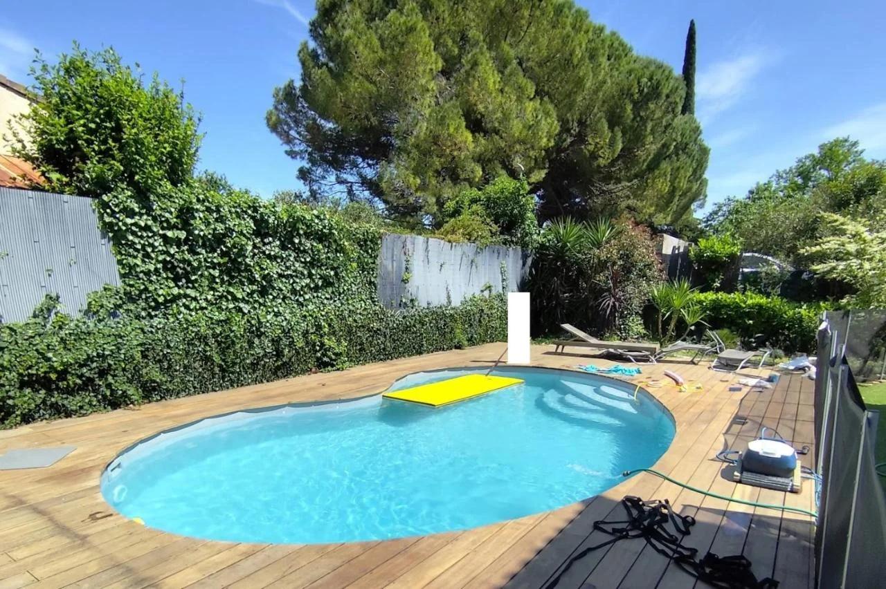Studio with garden and pool, easy Nîmes access foto
