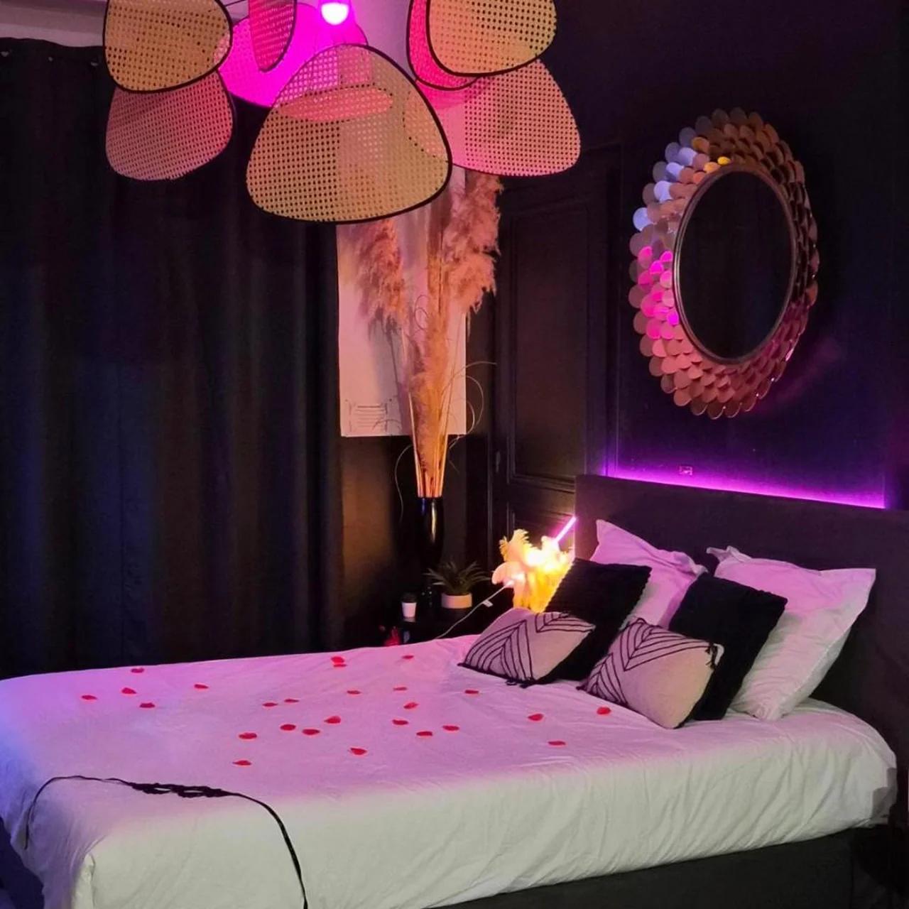 Suite Passion - Jacuzzi privé - Table massage photo