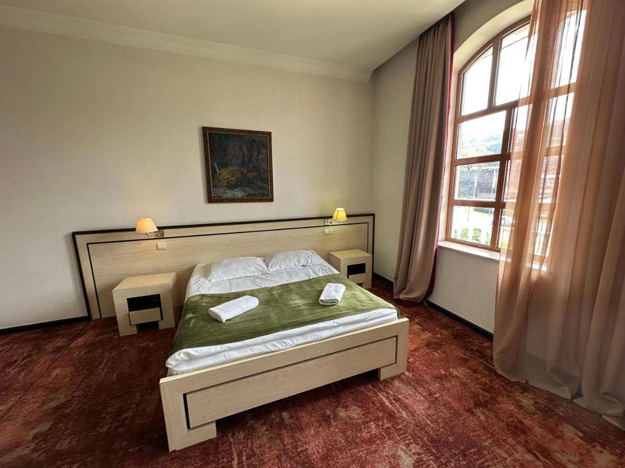 hotel cash photo