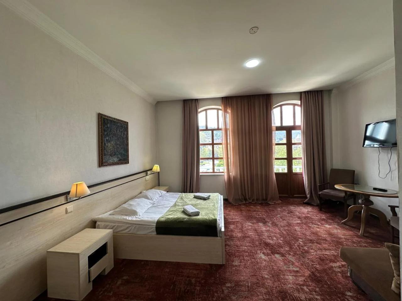 hotel cash photo