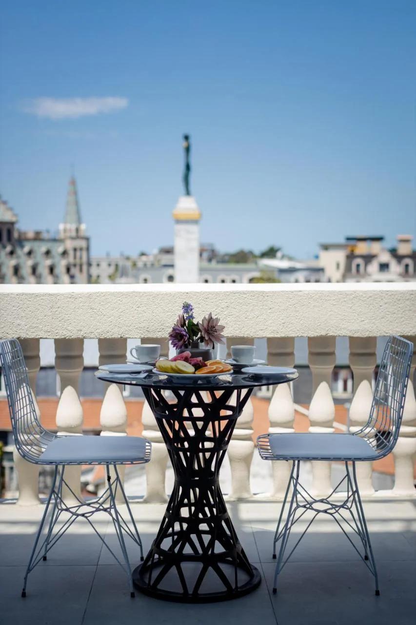 Hotel Monarch photo