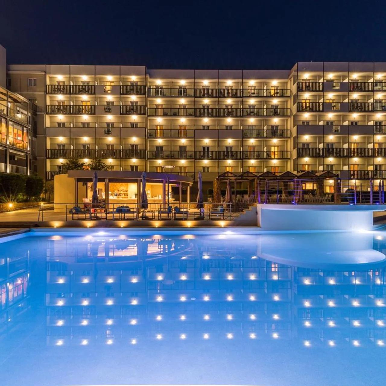 Ariti Grand Hotel photo