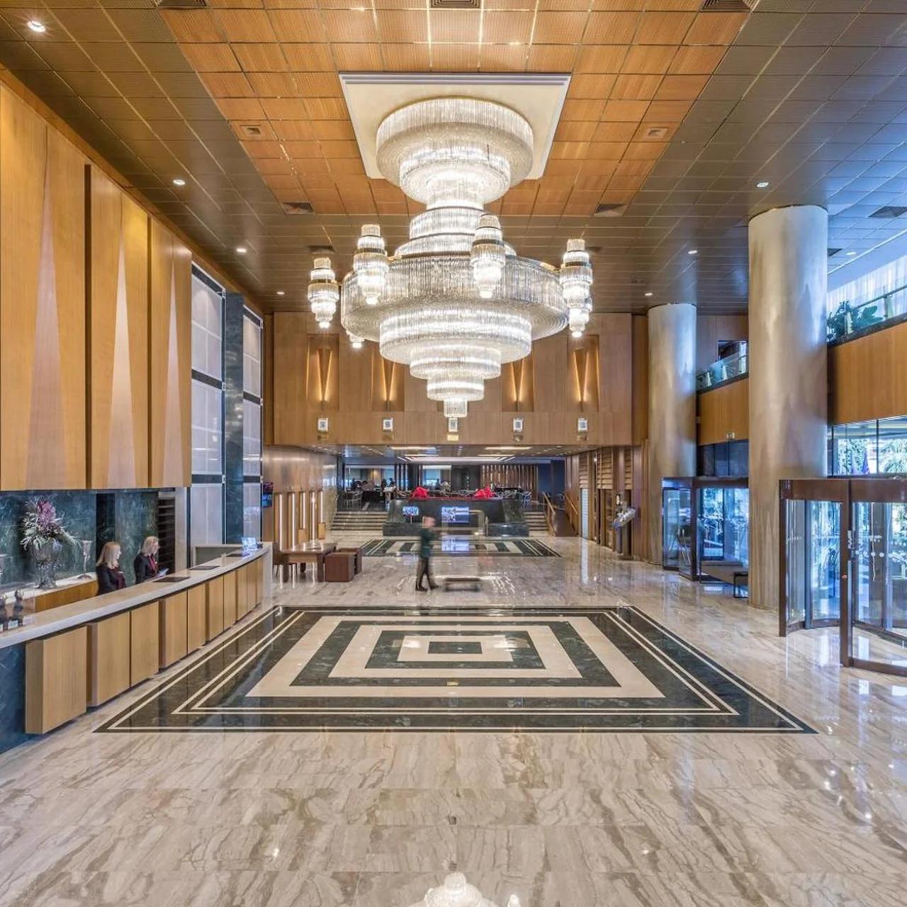 Divani Caravel photo