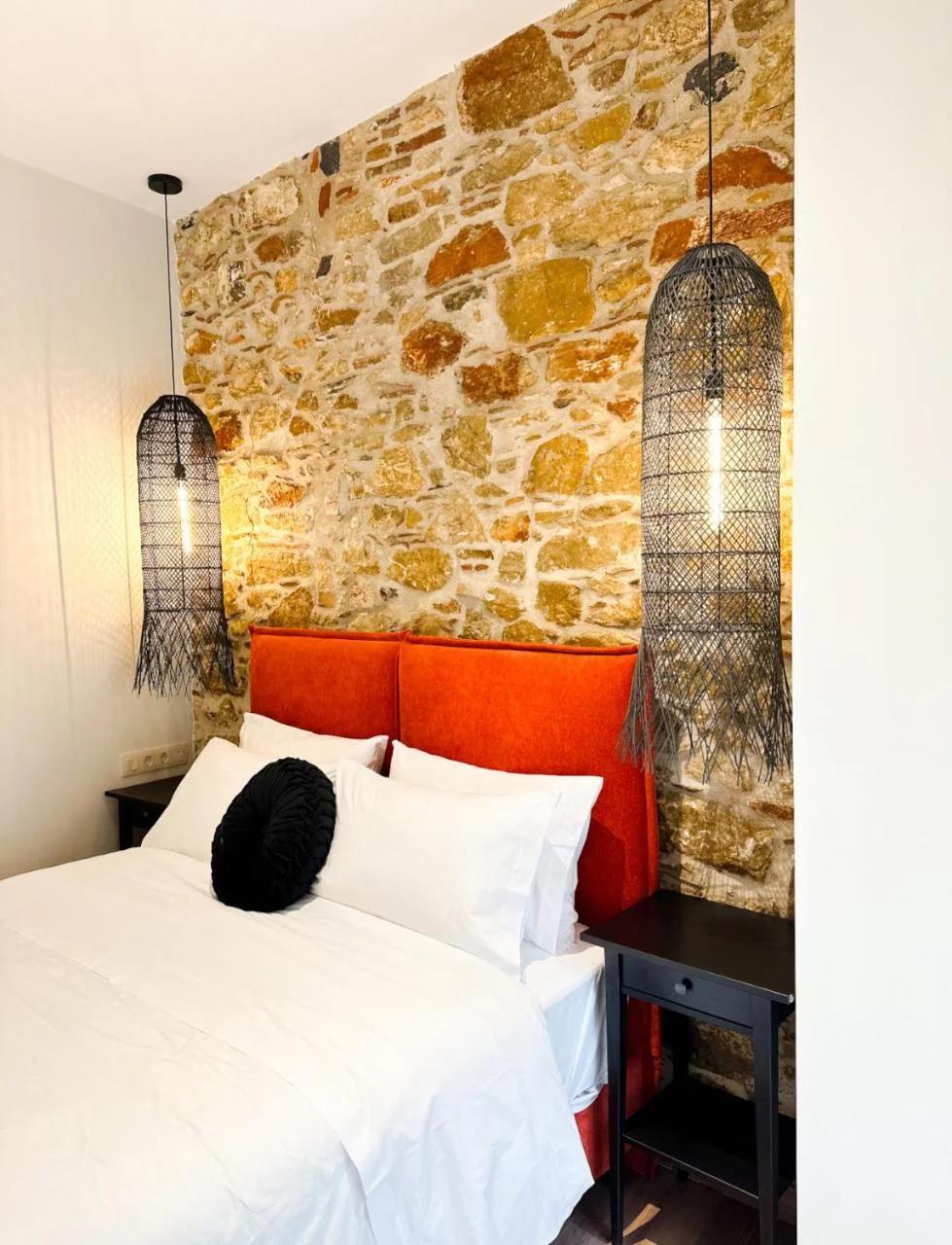 Lithos Syros photo