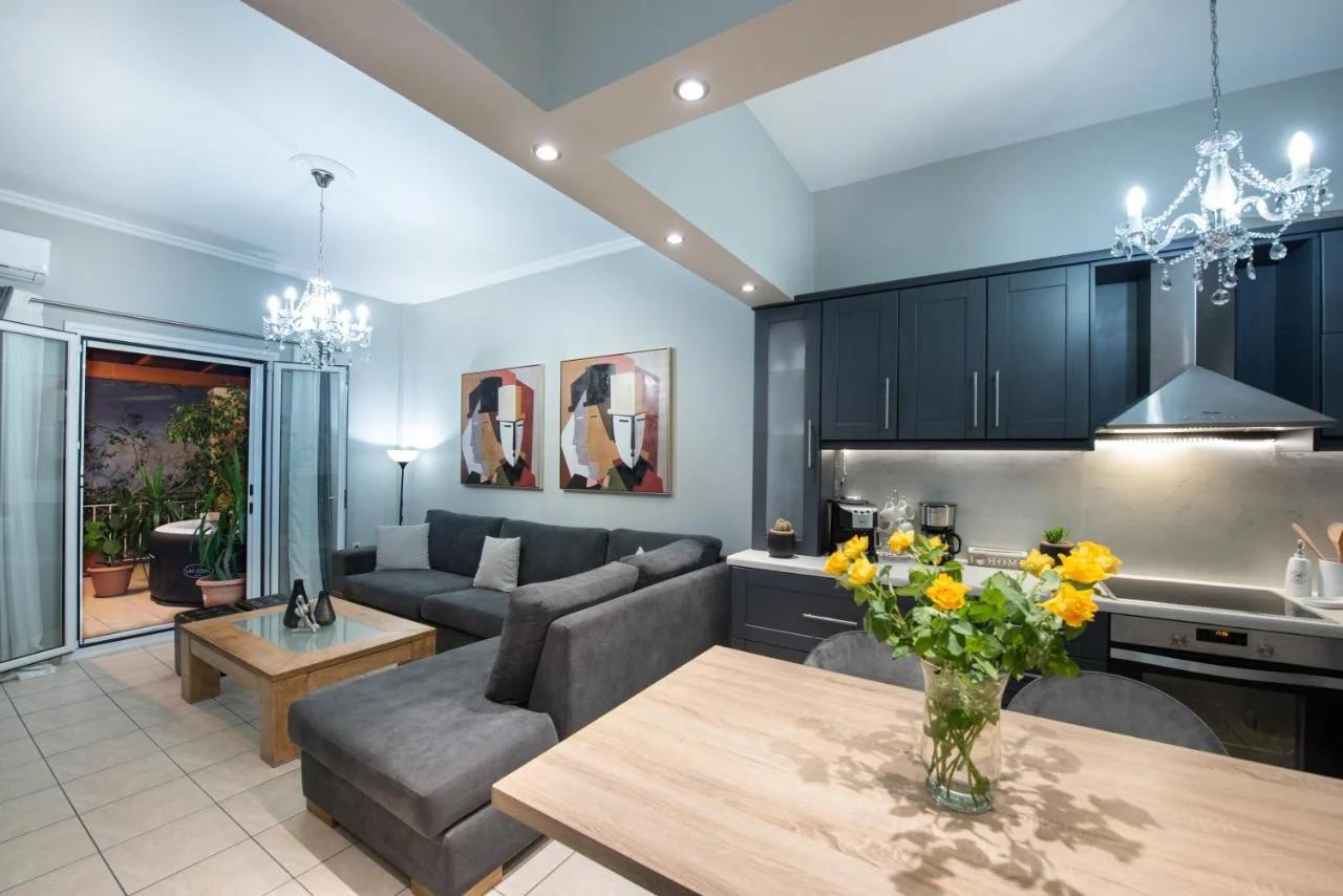 Luxury katrinas apartment with outdoor jacuzzi photo