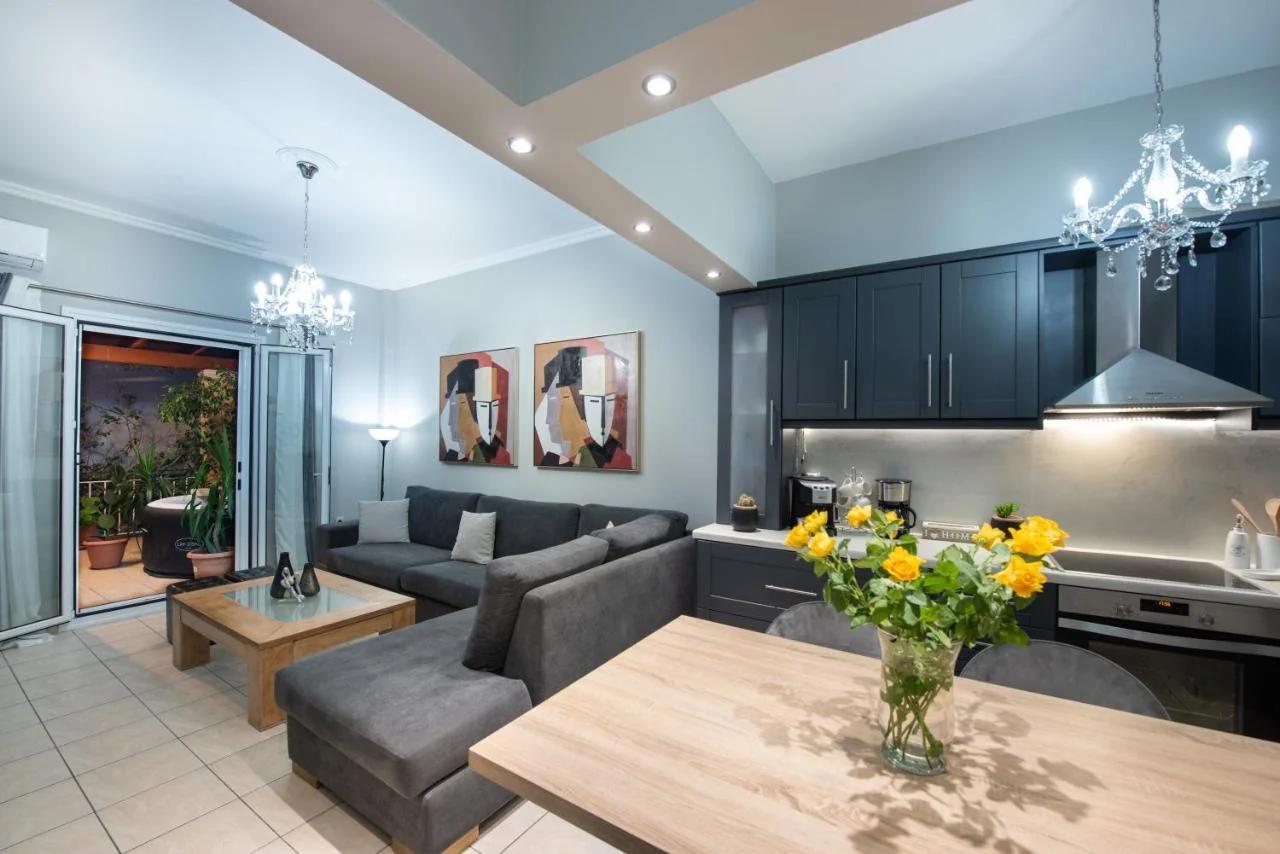 Luxury katrinas apartment with outdoor jacuzzi photo