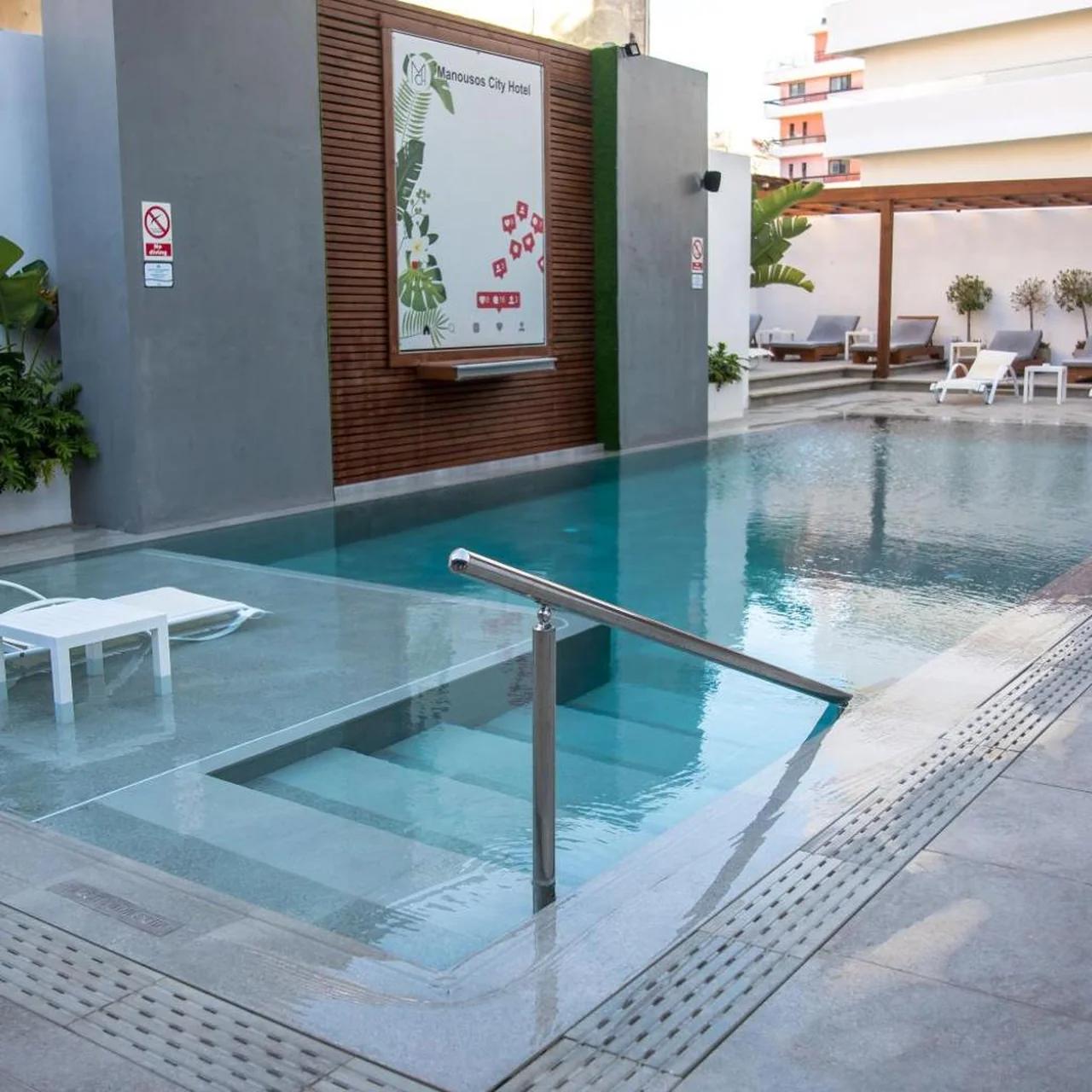 Manousos City Hotel photo