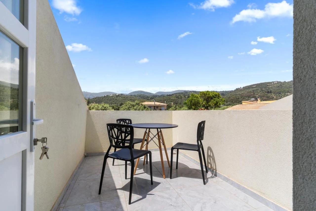 Miralis Apartments photo