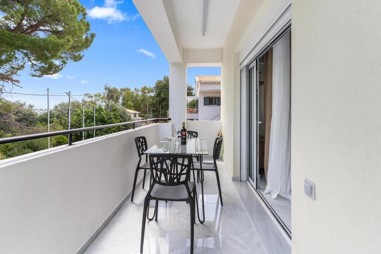 Miralis Apartments photo