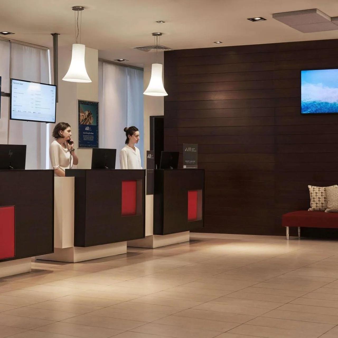 Novotel Athens photo
