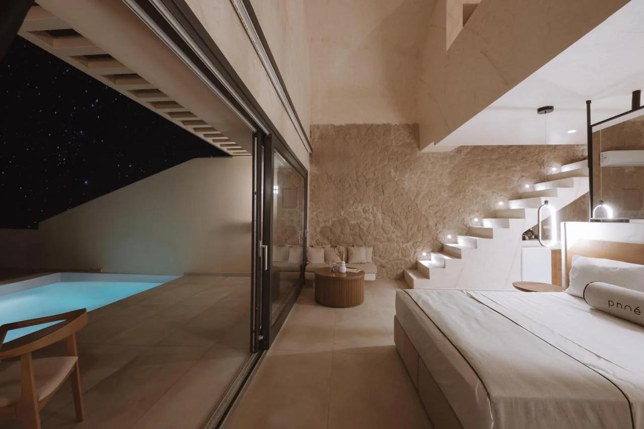 Pnoe Luxury Suites photo