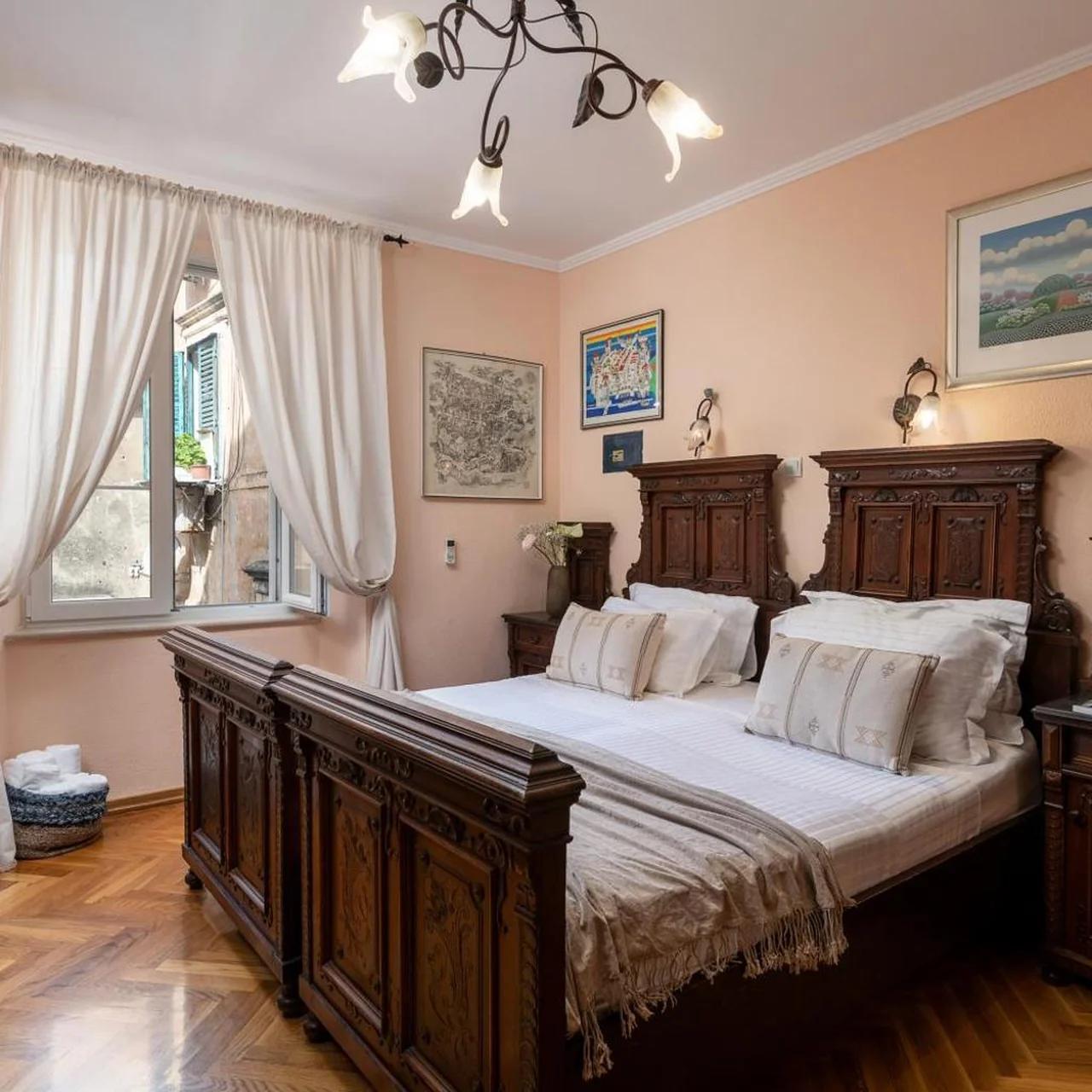 Antaeus Old Town Residence