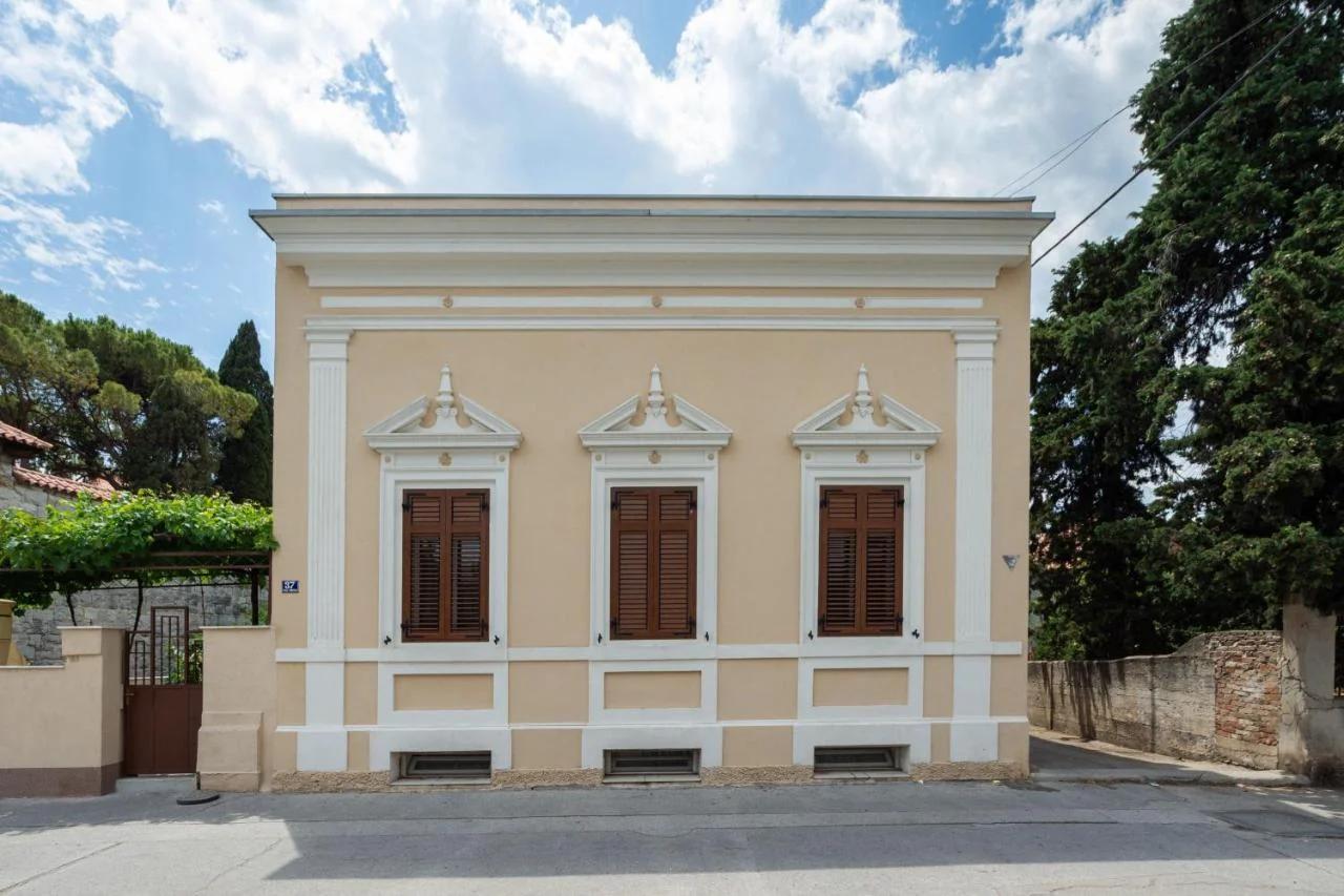 Antique Garden Villa photo