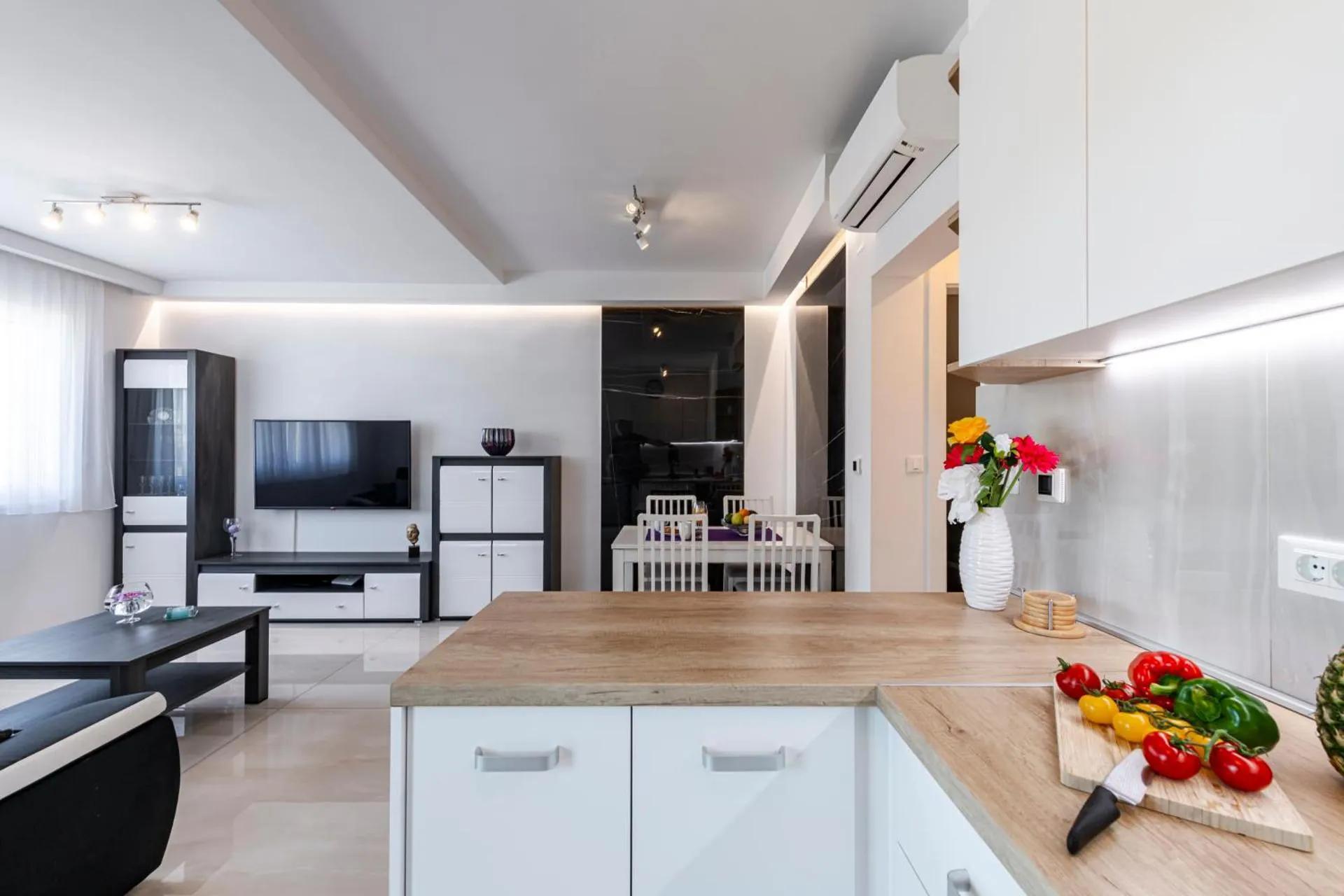 Apartment Annie photo