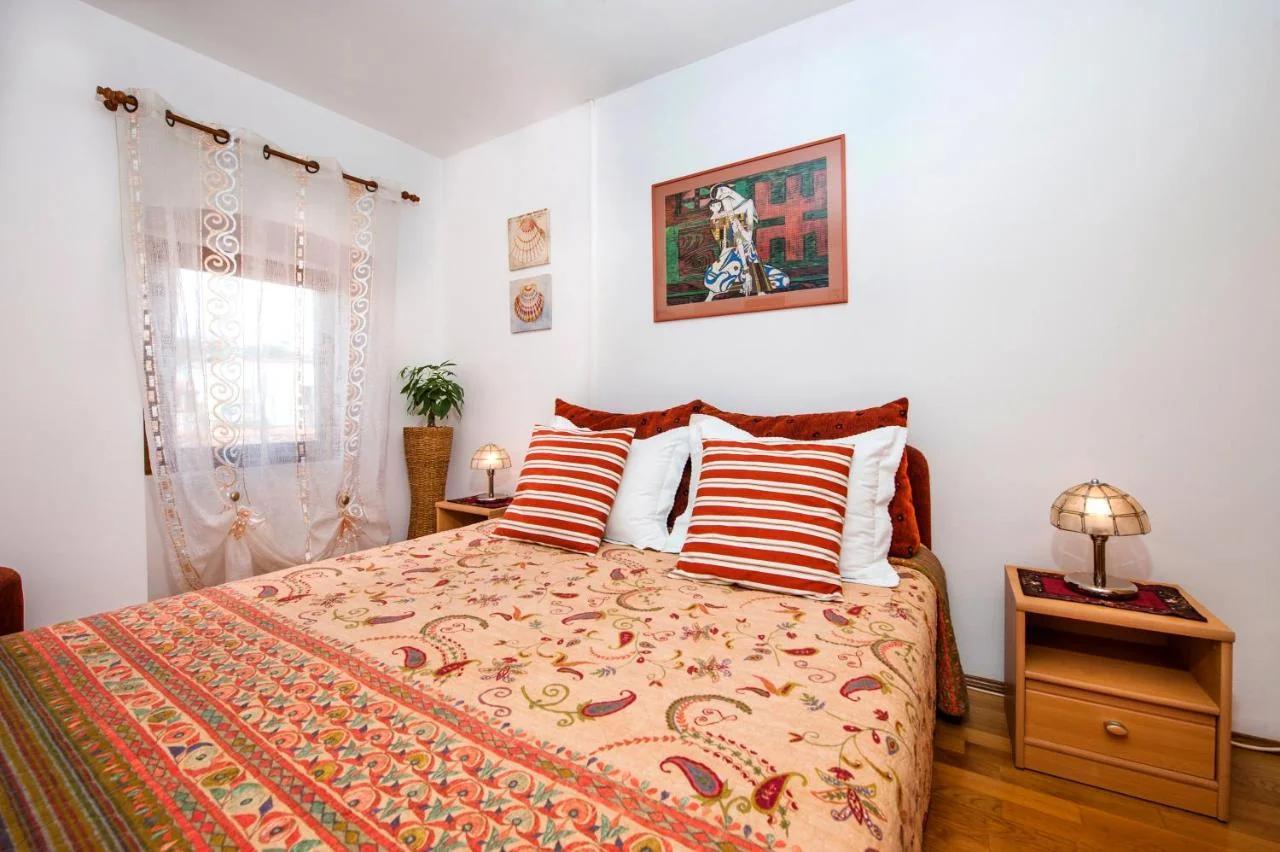 Apartment Main Street Carera photo