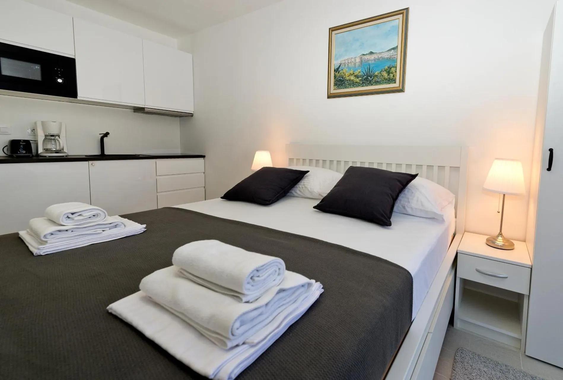 Apartment Princess Maria - free garage photo