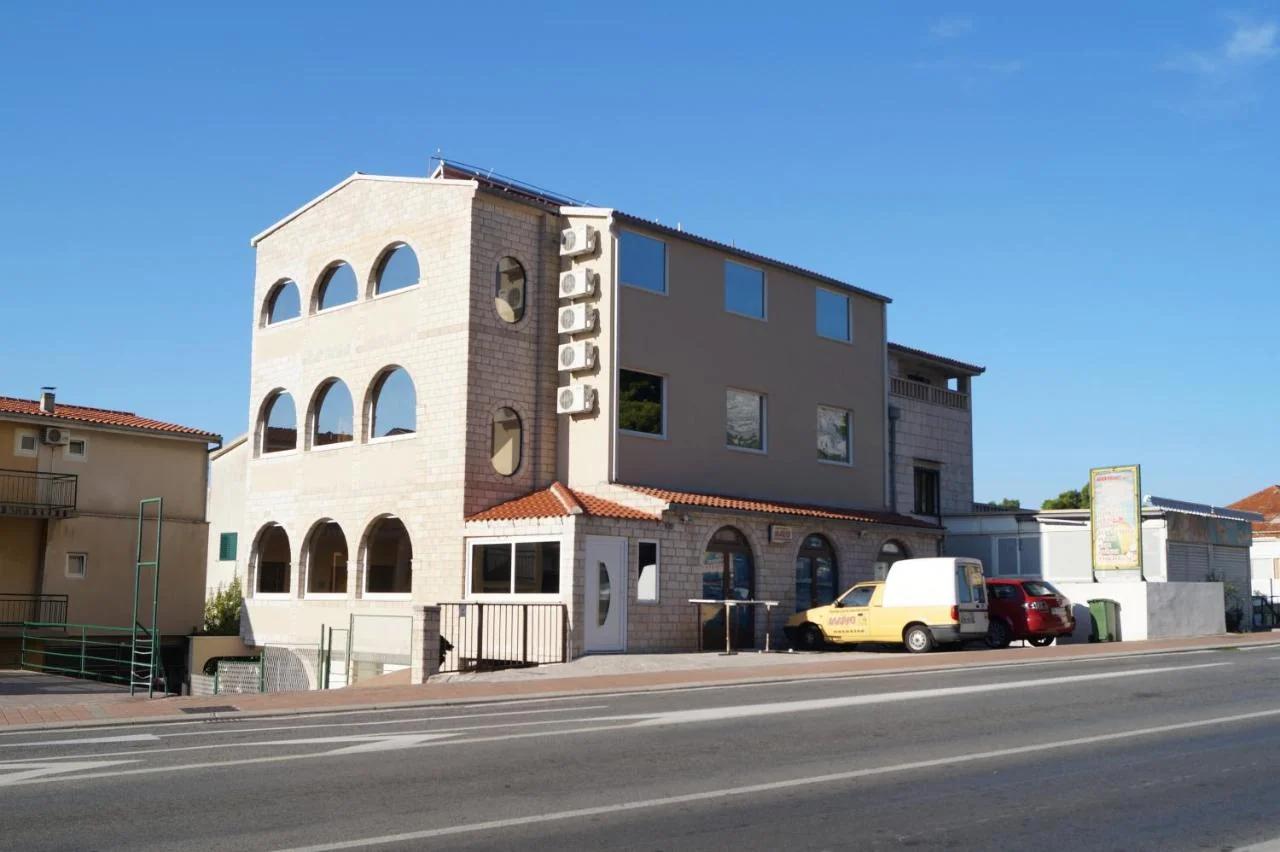 Apartments Mario with private parking