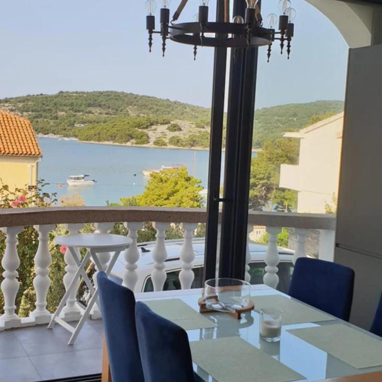 Apartments Perina Tisno photo