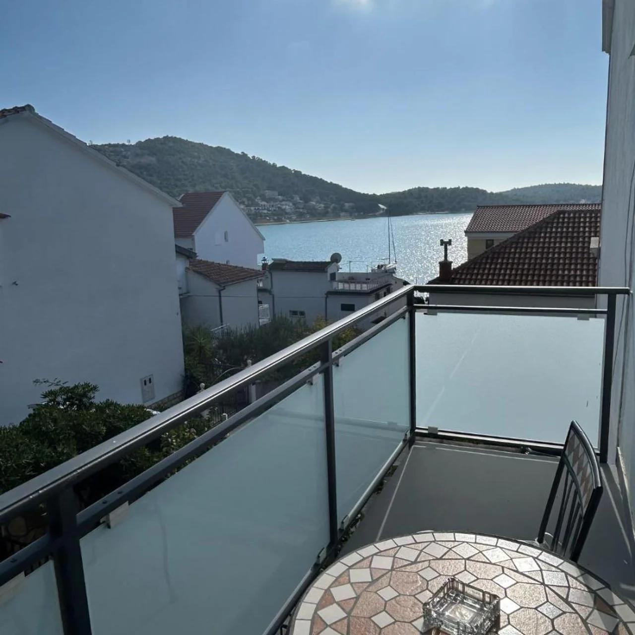 Apartments Perina Tisno photo