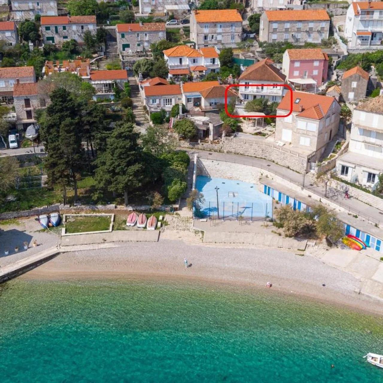 Apartments Siri, 1 min walk to the beach