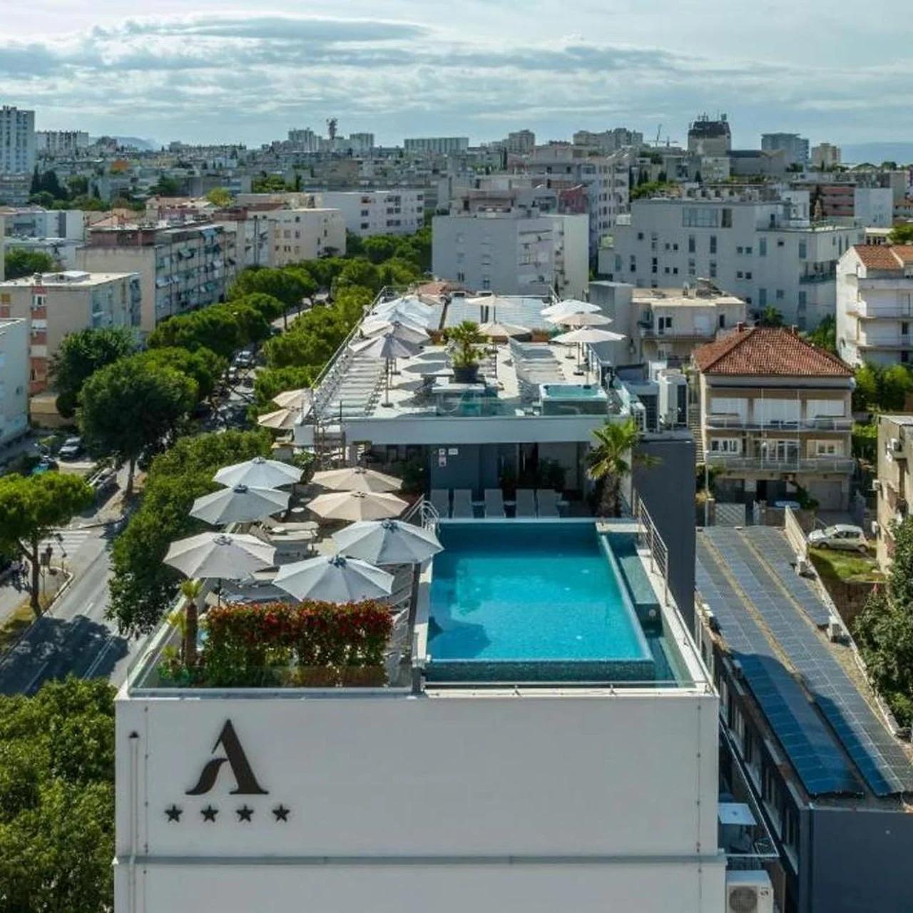 Annex building of Art Hotel photo