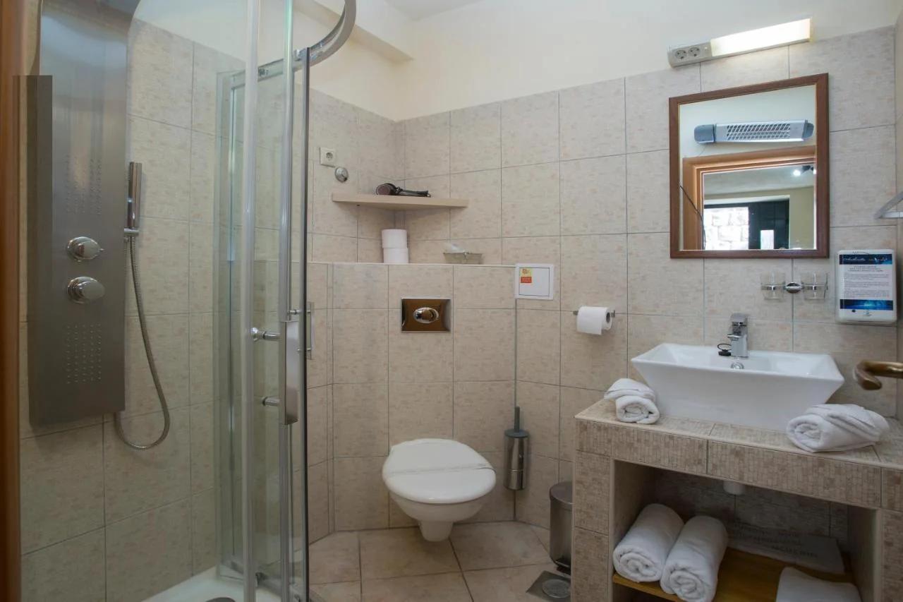 Authentic Luxury Rooms photo