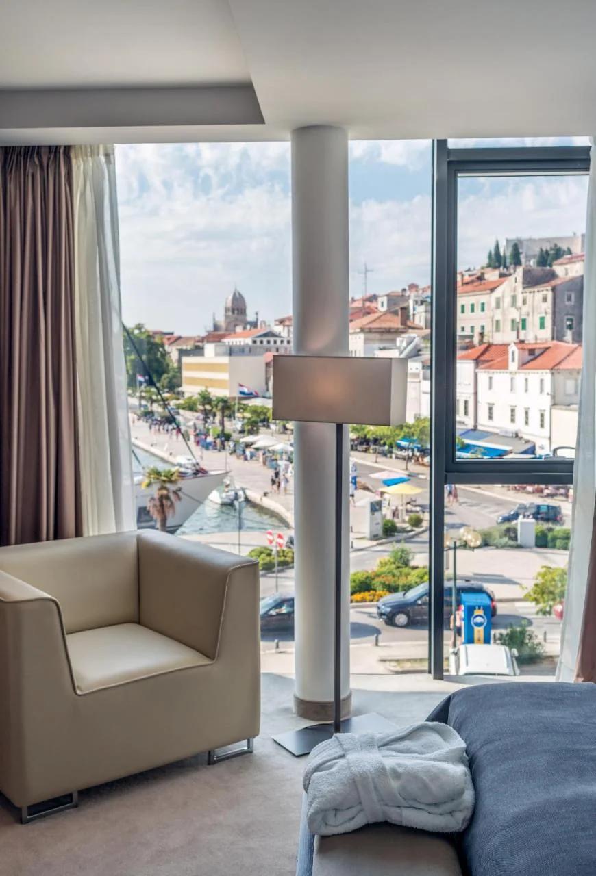 Bellevue Superior City Hotel photo
