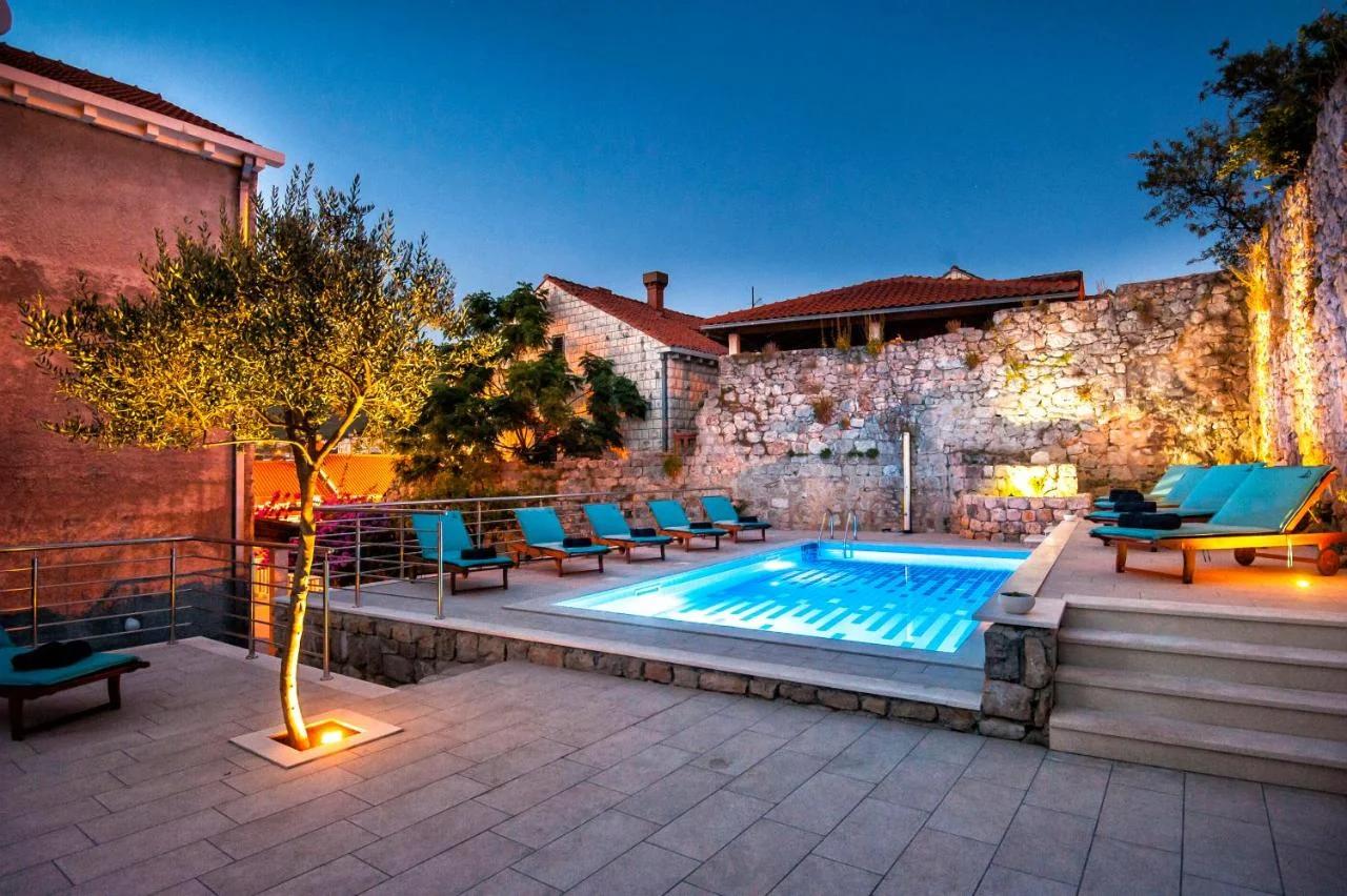 California Apartments photo