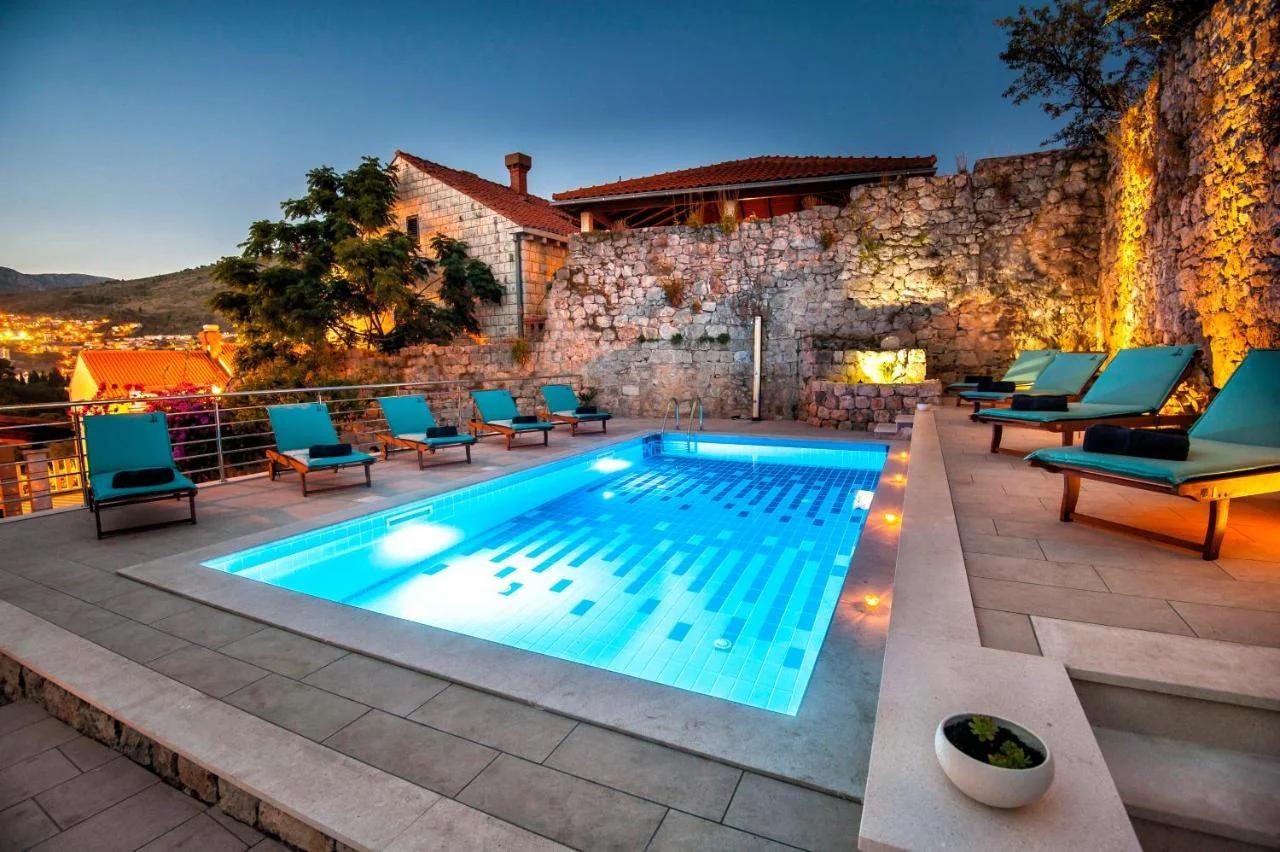 California Apartments photo