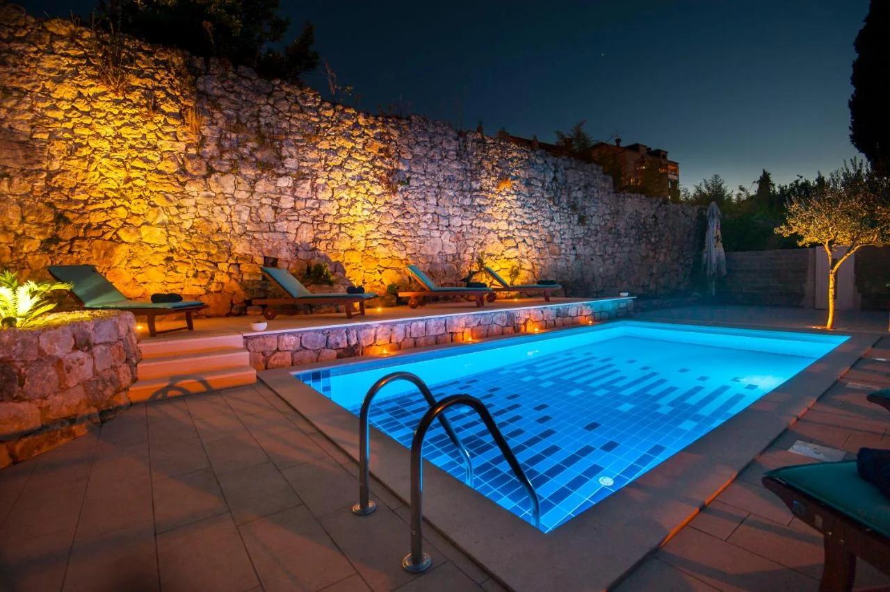 California Apartments photo