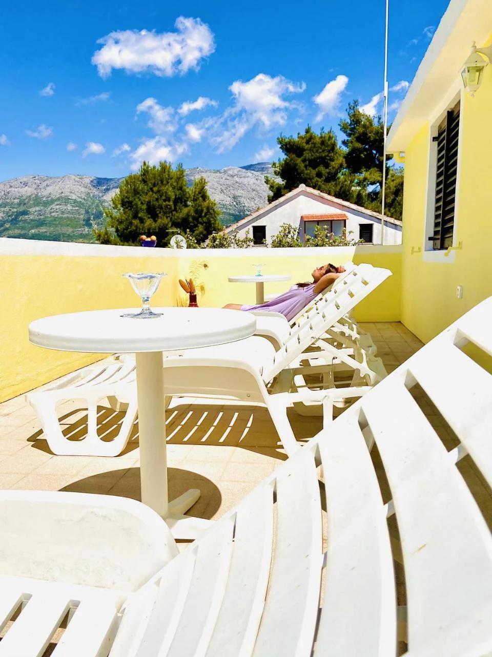Dragan's Den Hostel photo