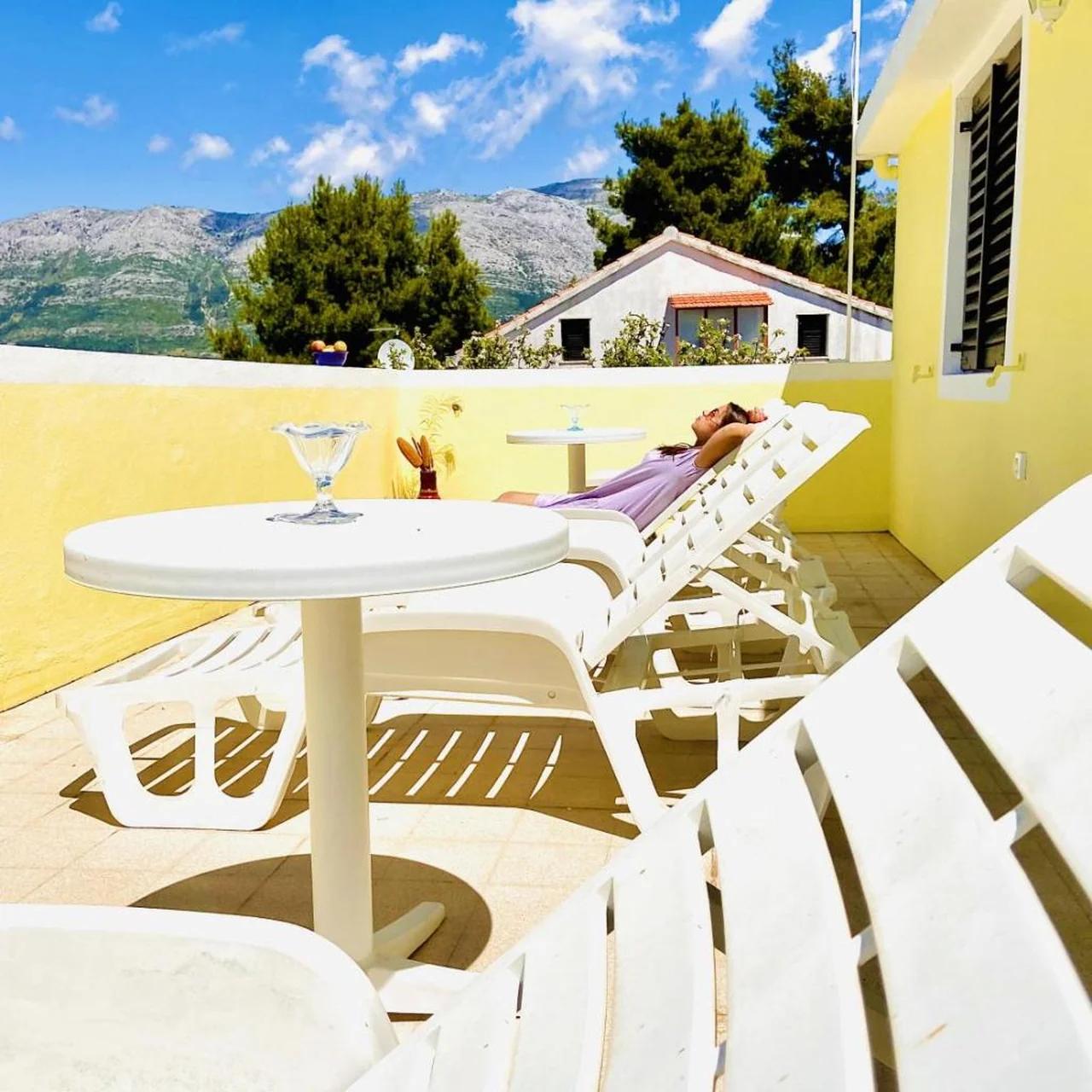 Dragan's Den Hostel photo