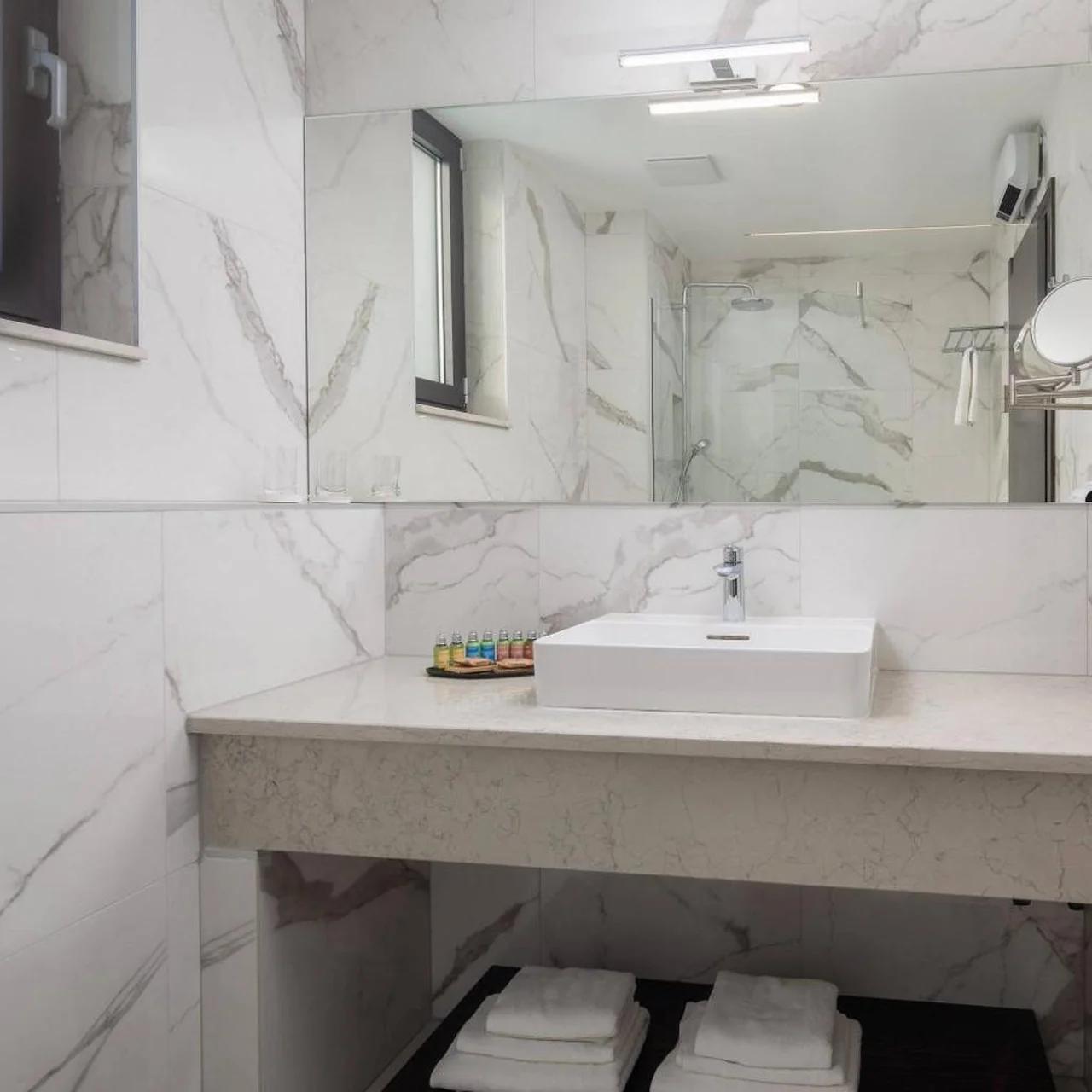 Ellure Luxury Suites photo