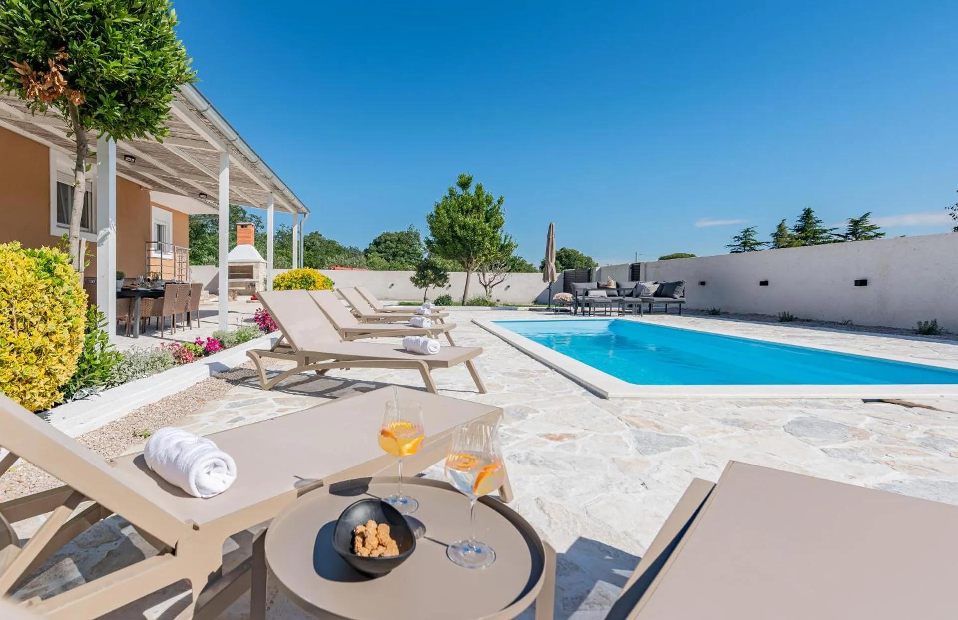 Holiday Home LaMar - with heated pool and whirlpool foto