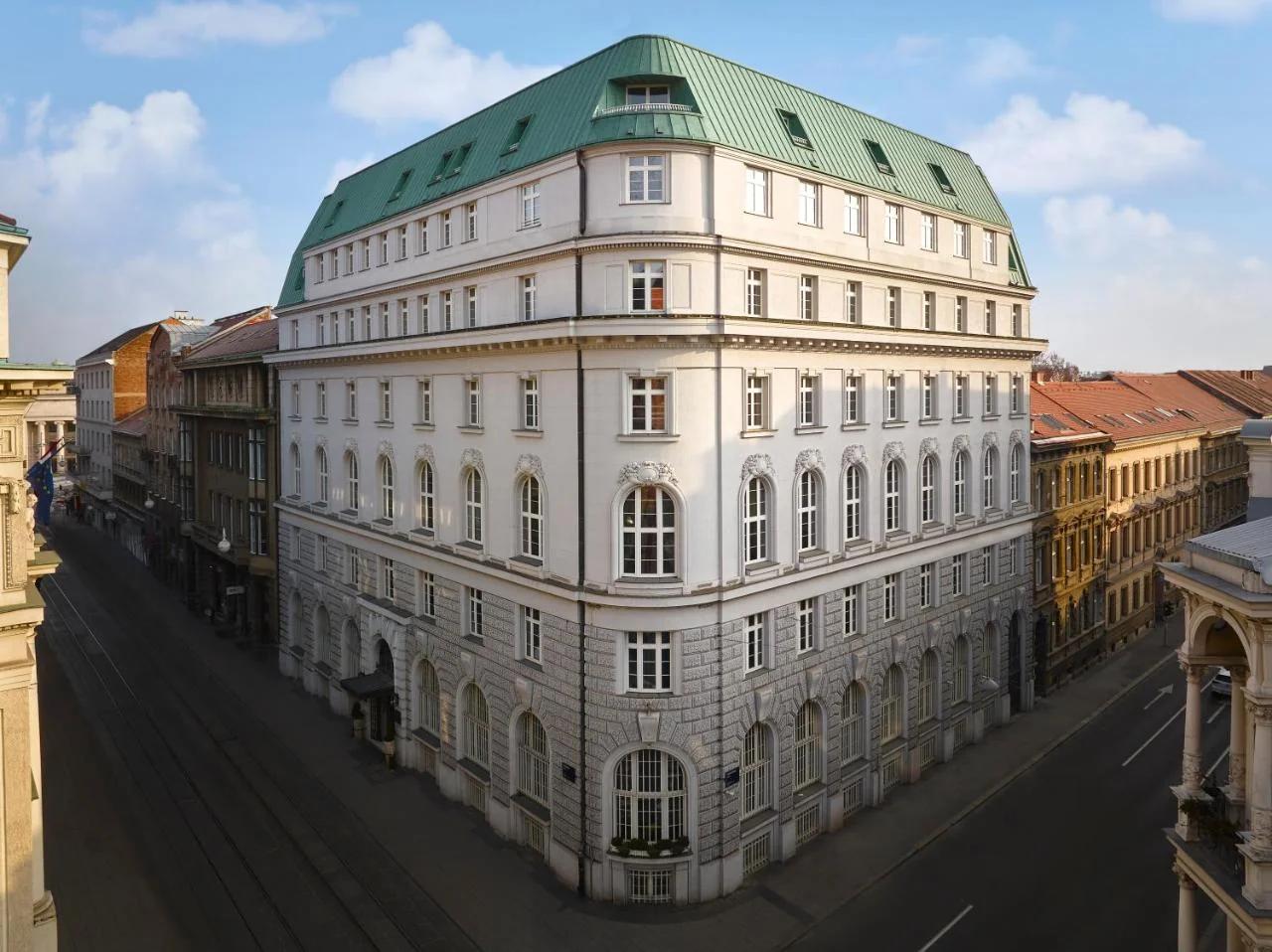 Hotel Capital