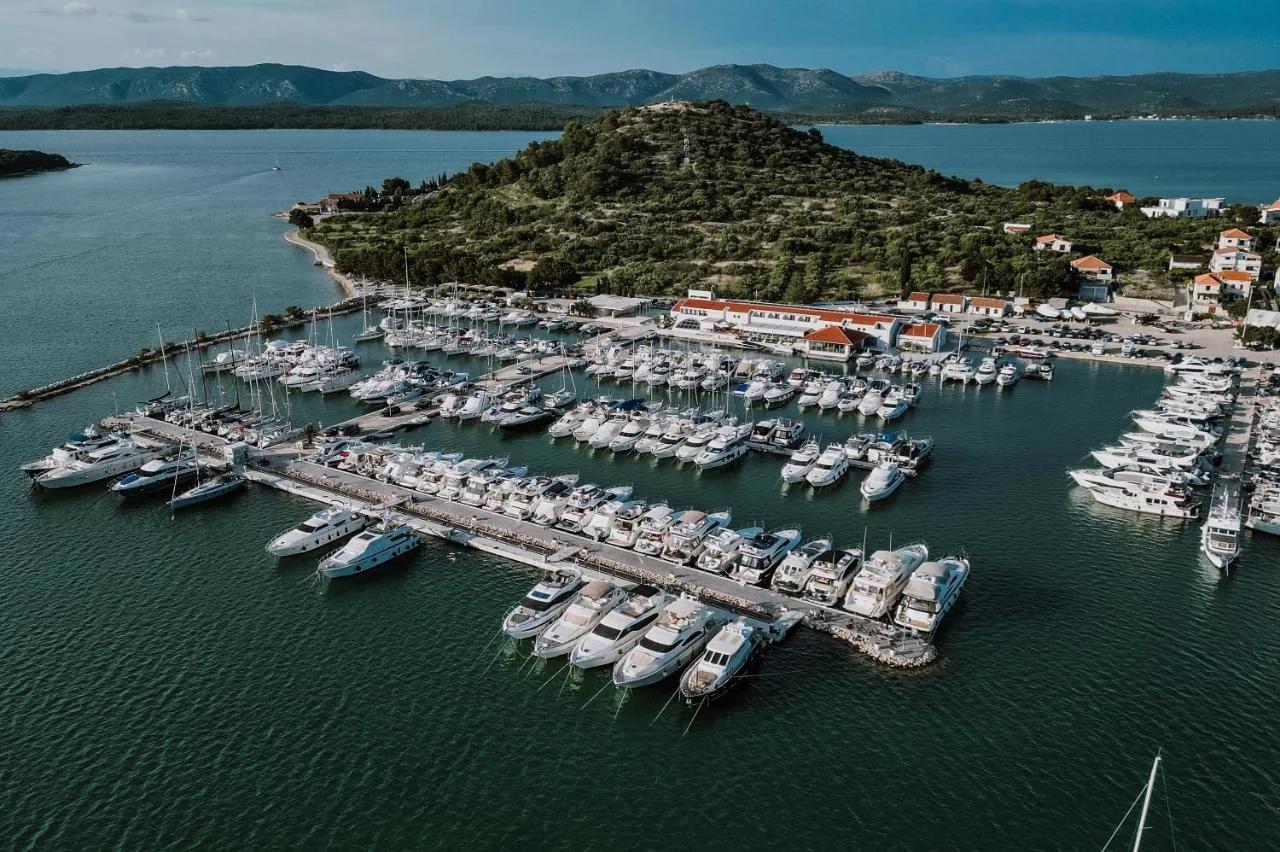 Hotel Stomorin-Marina Hramina photo