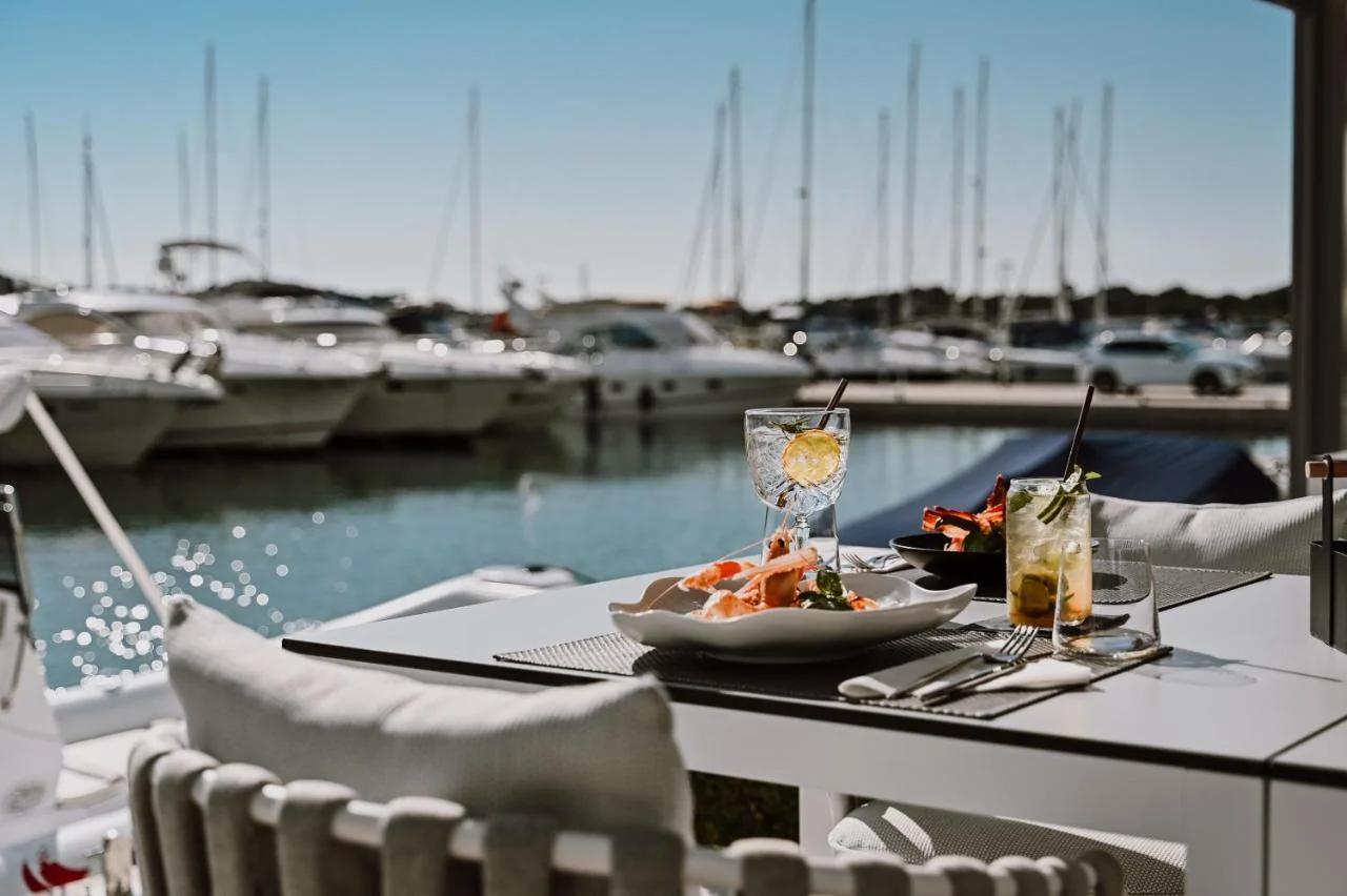 Hotel Stomorin-Marina Hramina photo