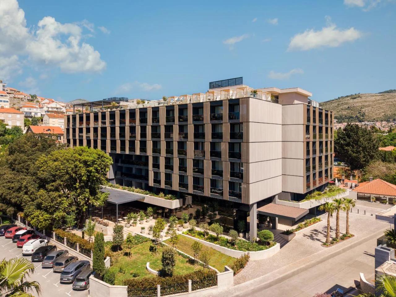 Hotel Sumratin photo
