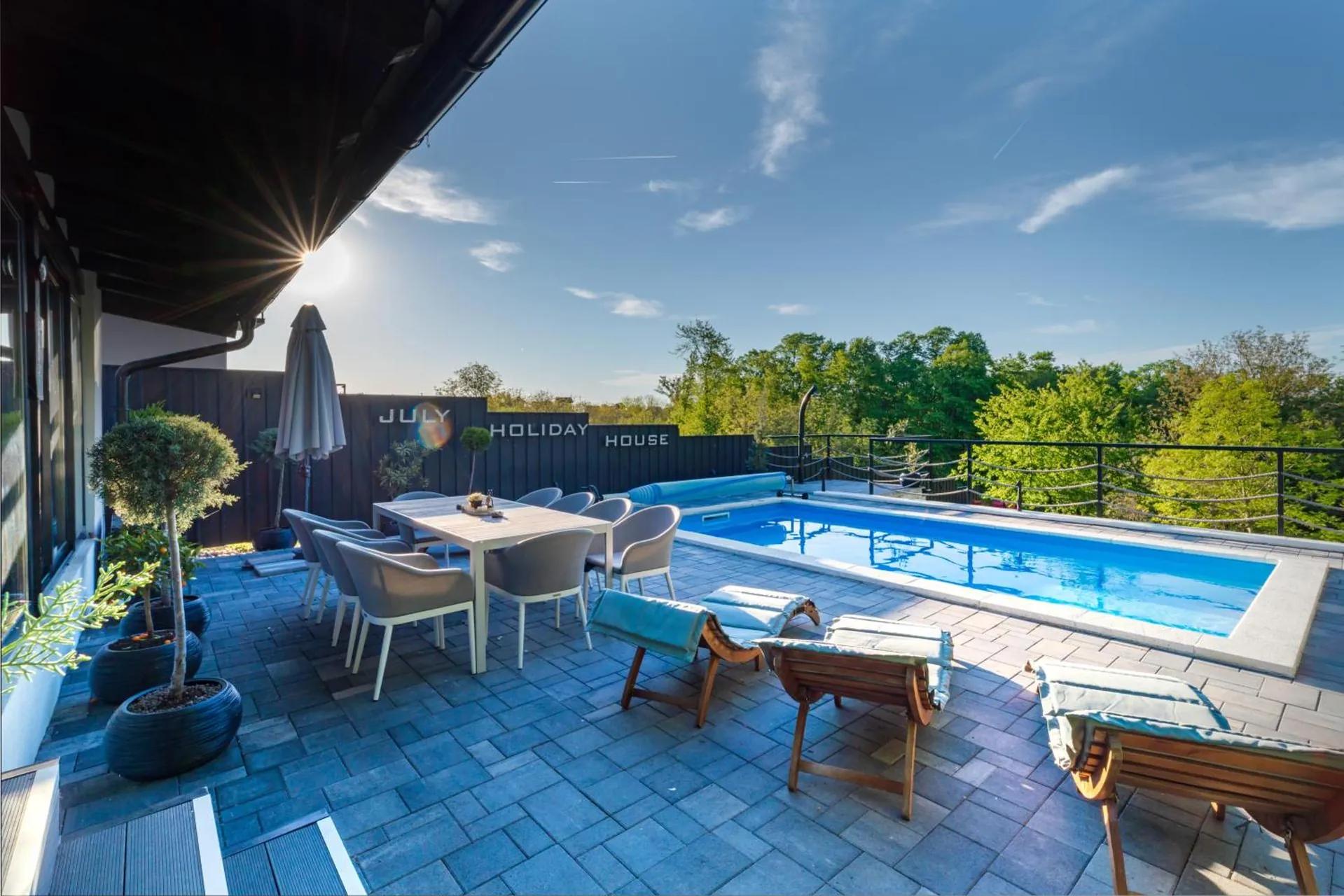 July Holiday House photo