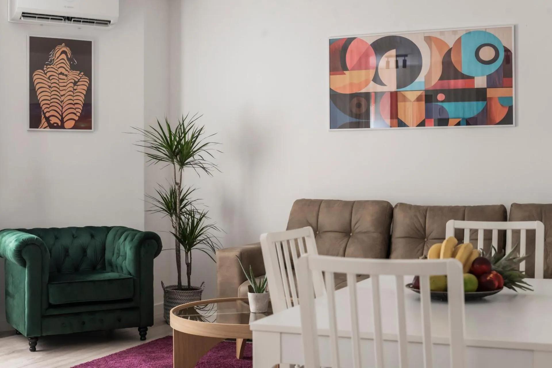 Latova Chic NEW Luxury Apartments - Prime location
