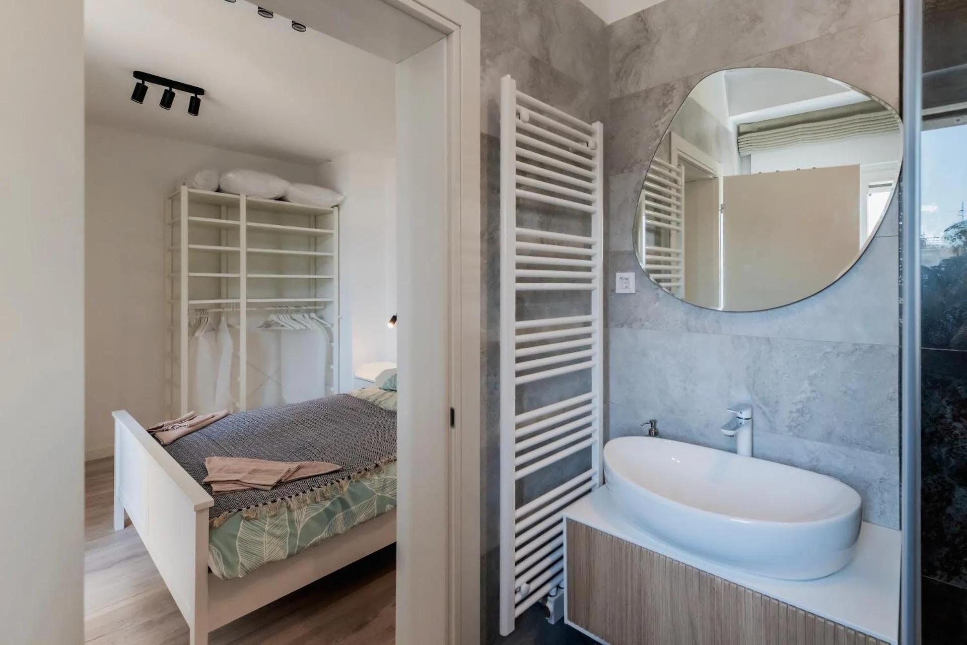 Latova Chic NEW Luxury Apartments - Prime location photo
