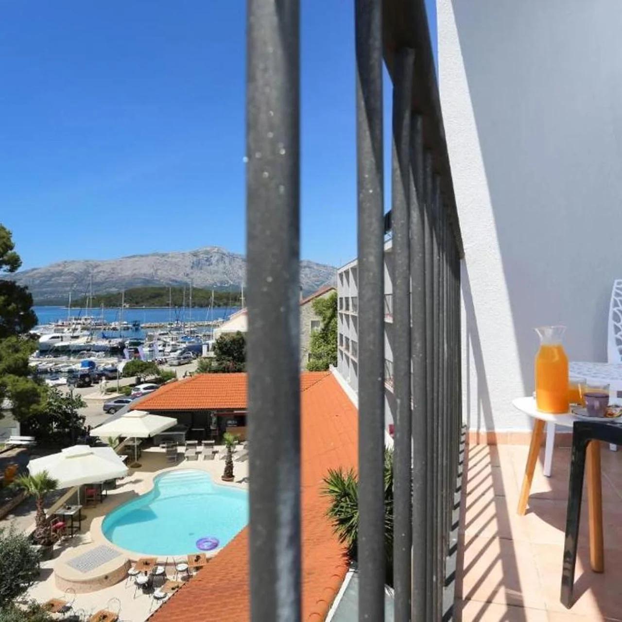 Hotel Lumbarda photo