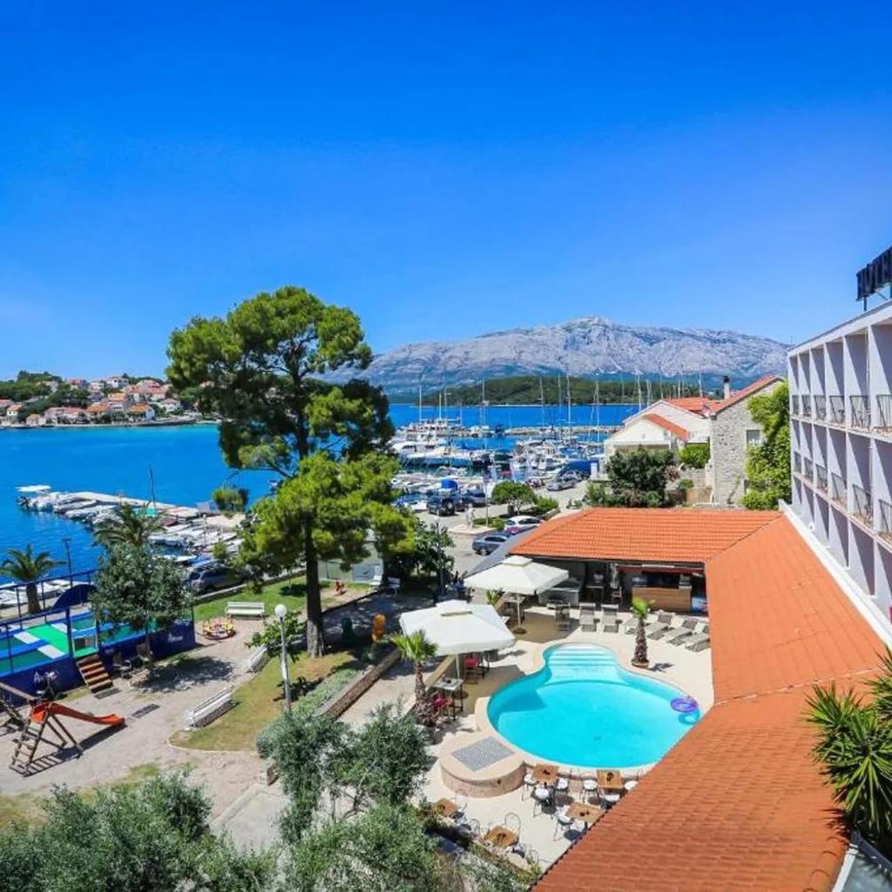Hotel Lumbarda photo